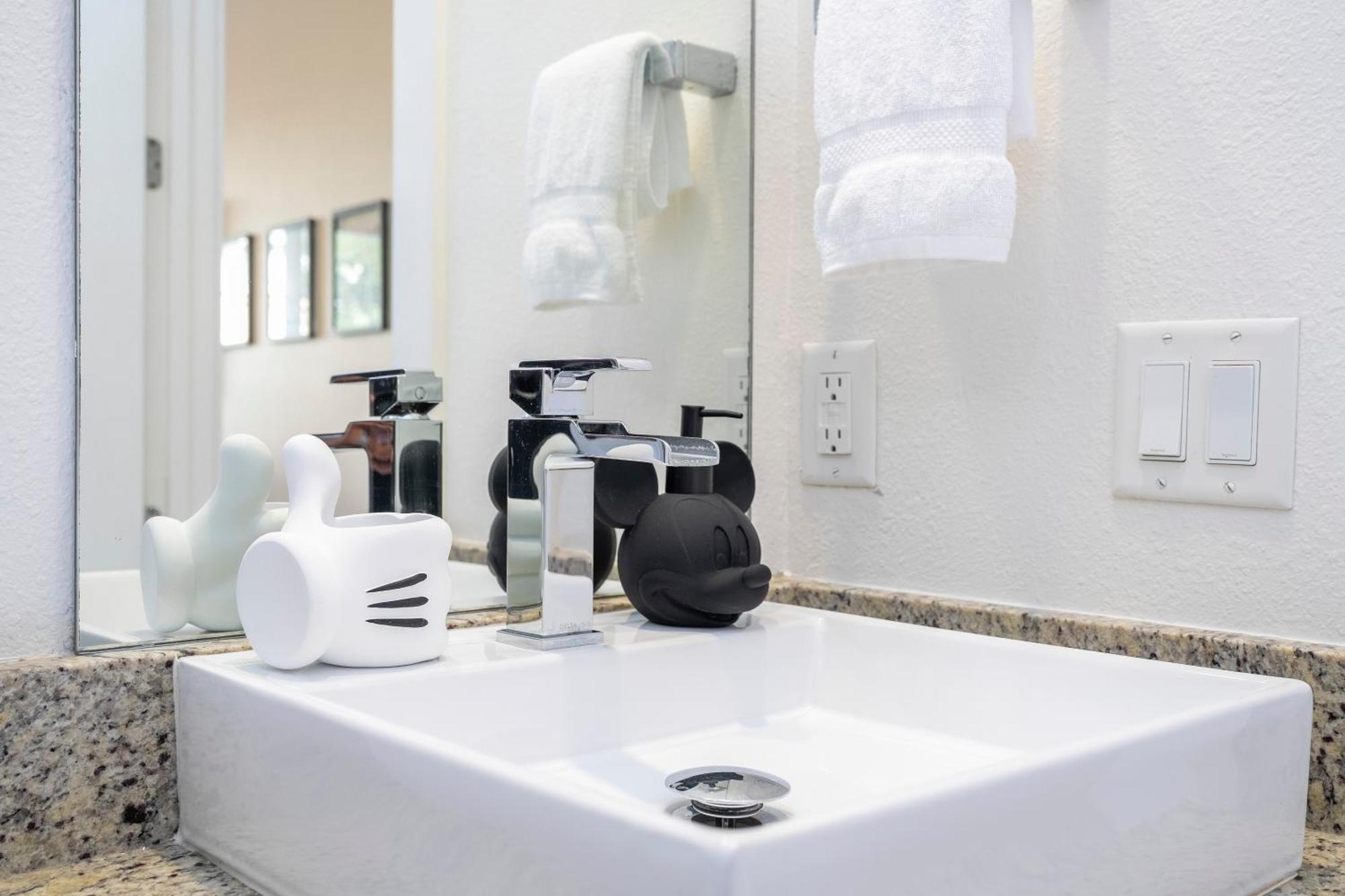 Themed Disney House 5 Min To Disney Parks, Heated Pool, Jacuzzi, Gym And More オーランド エクステリア 写真